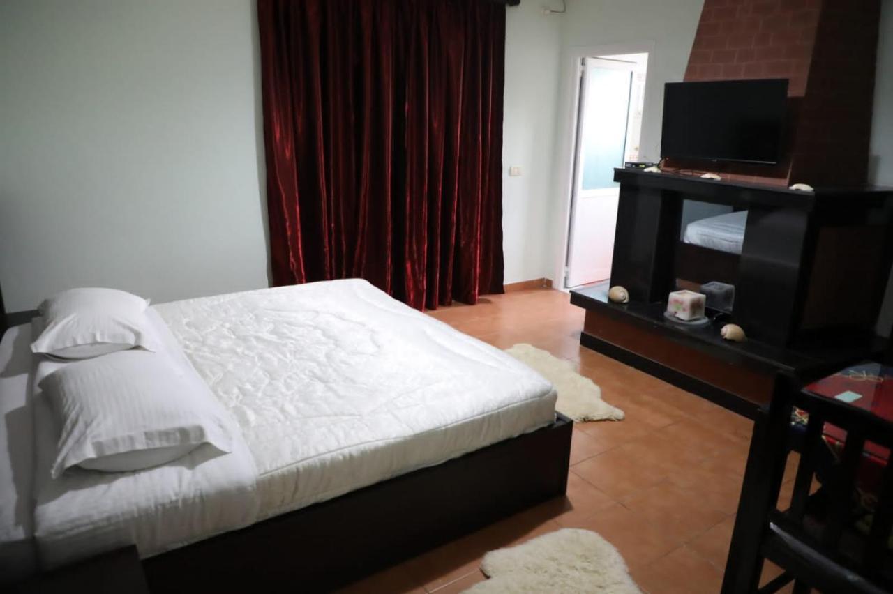 Guest House Simeone Berat Exterior photo
