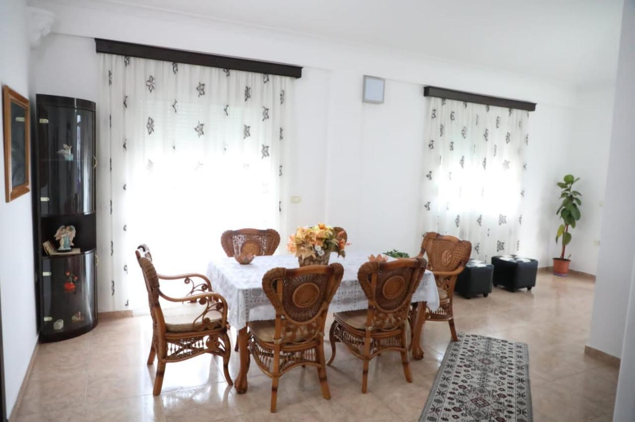 Guest House Simeone Berat Exterior photo