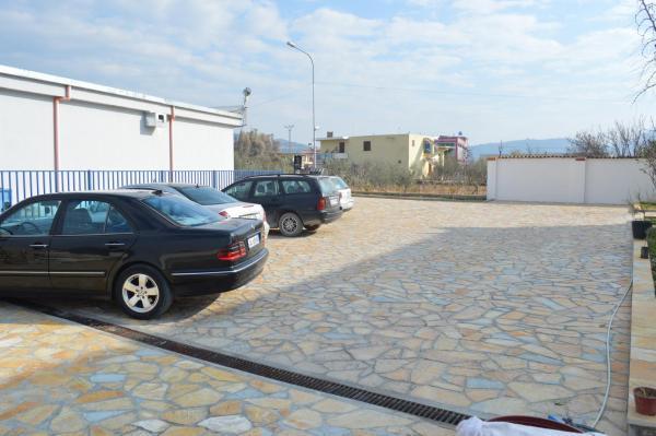 Guest House Simeone Berat Exterior photo