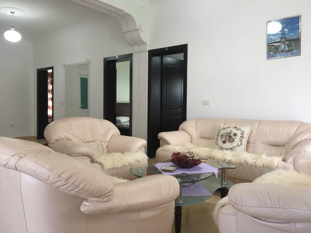 Guest House Simeone Berat Exterior photo