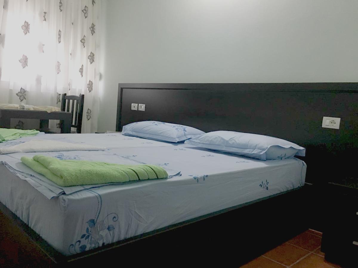 Guest House Simeone Berat Exterior photo