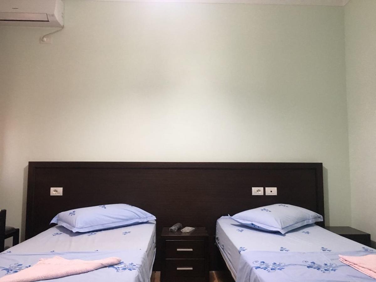 Guest House Simeone Berat Exterior photo