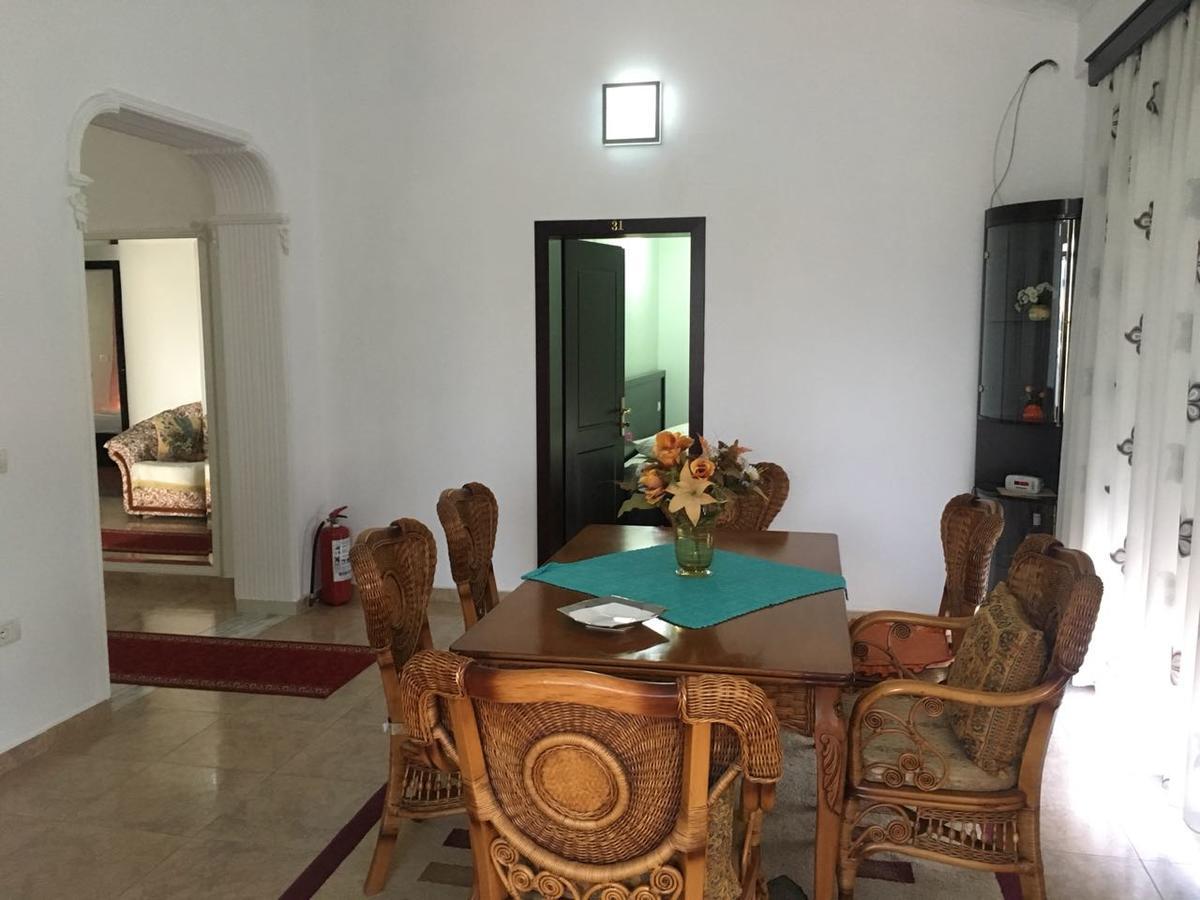 Guest House Simeone Berat Exterior photo
